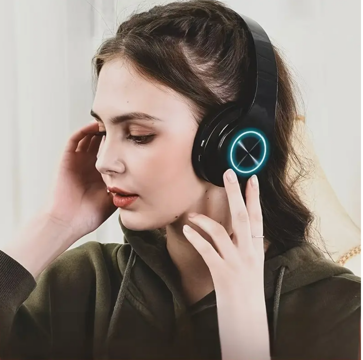 Black Wireless Noise-Canceling Headphones – Foldable Design, USB-C Charging, High-Quality Sound, Red/Black Gaming & Streaming Headset