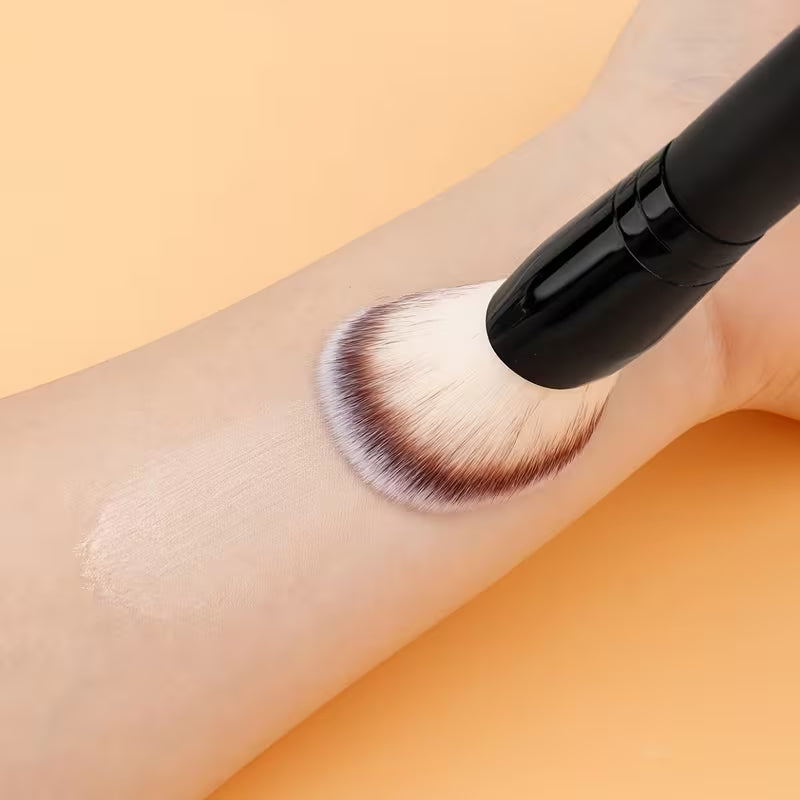 Dual-Ended Makeup Brush – Foundation, Blush, BB Cream & Liquid Foundation Beauty Tool